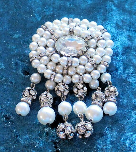 Magnificent Pearl And Rhinestone Vintage 1950 Bro… - image 1