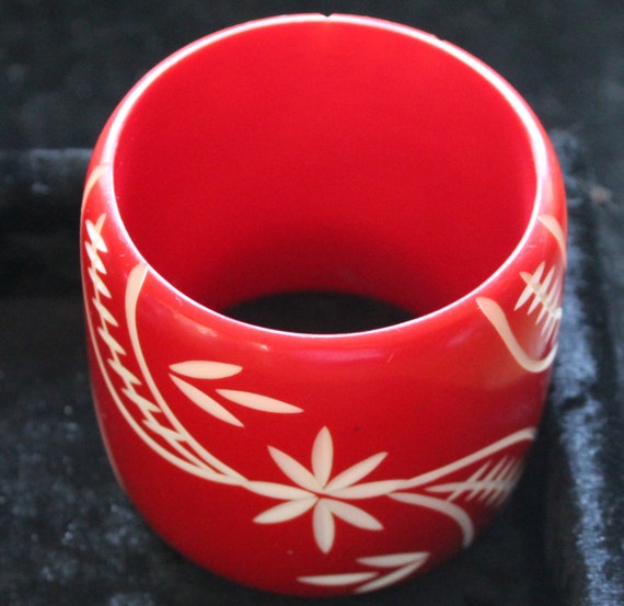Vintage Lucite Plastic  Floral Red Chunky Wide Th… - image 3