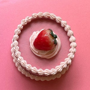 Customizable Strawberry Cake Grinder - Fake Cake Grinder