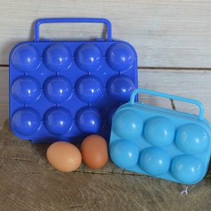 Eine Vintage französische Eierschachtel - Retro Blaue Kunststoff Eierbox - Mid Century Eierträger - Zero Waste Living - Picknickzubehör - Umweltfreundlich
