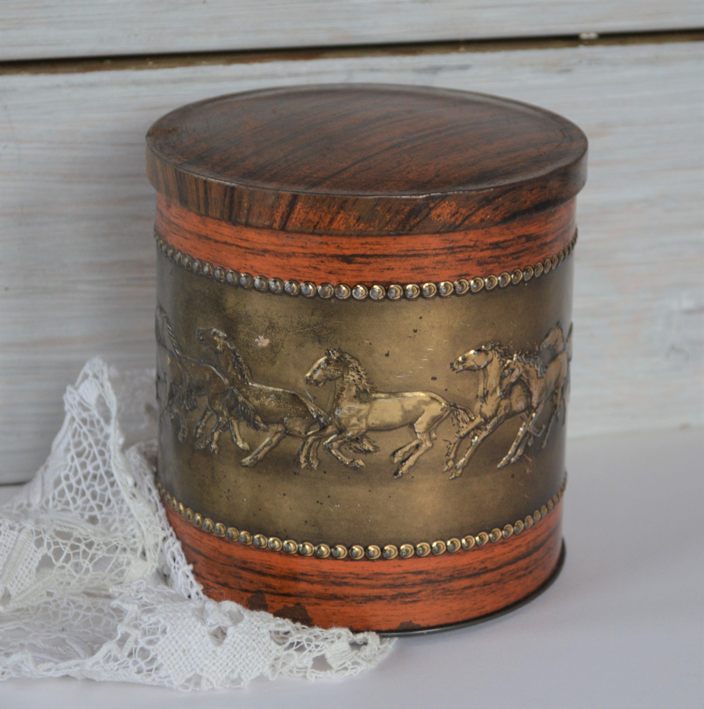 Biscuit Rond de Cru/Étain Sucreries - Petite Boîte d'étain Thème Cheval Collection avec Le Couvercle