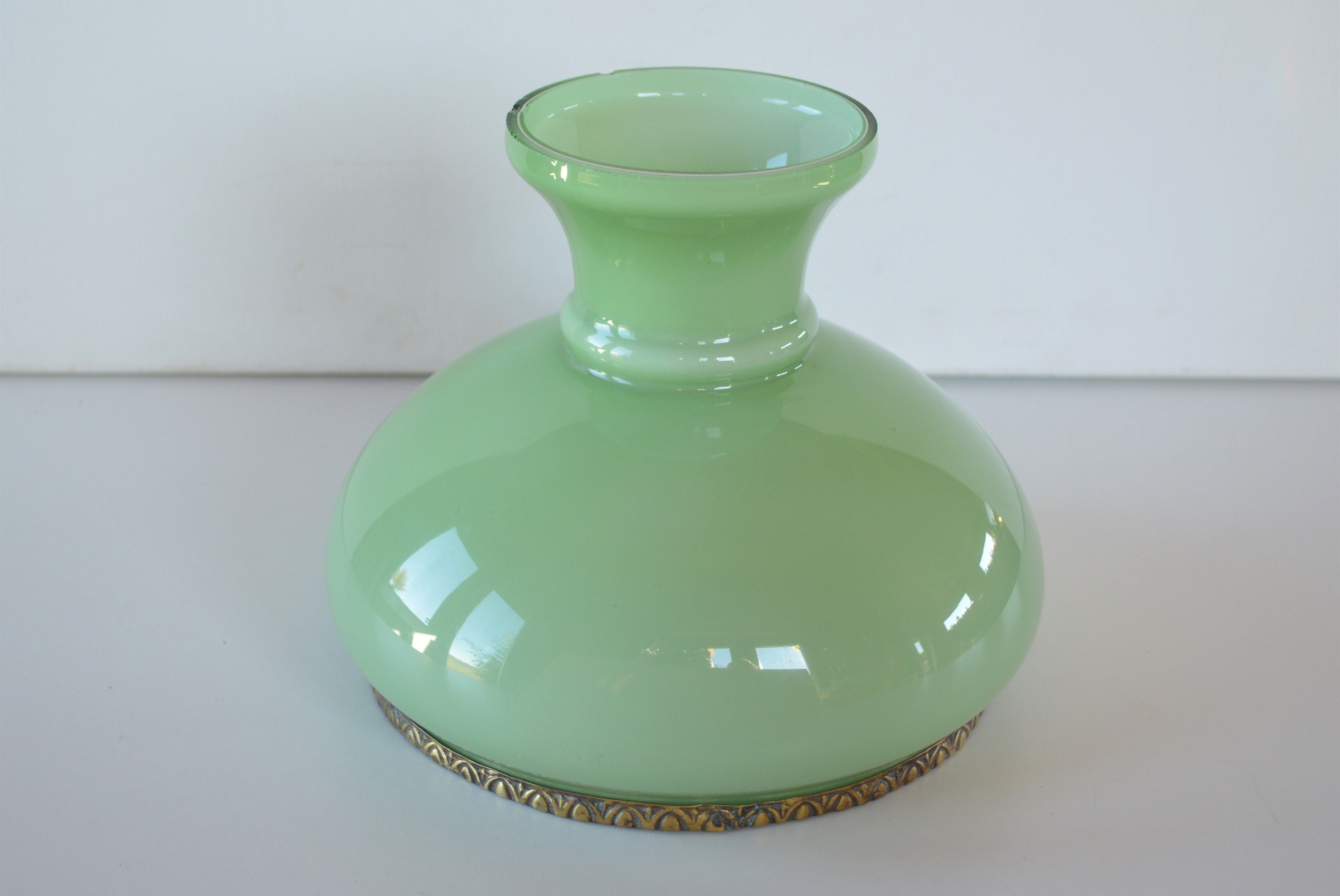 Français Abat-Jour en Verre - Vintage Opaque Green Glass & Brass Replacement Chandelier Lamp Shade M