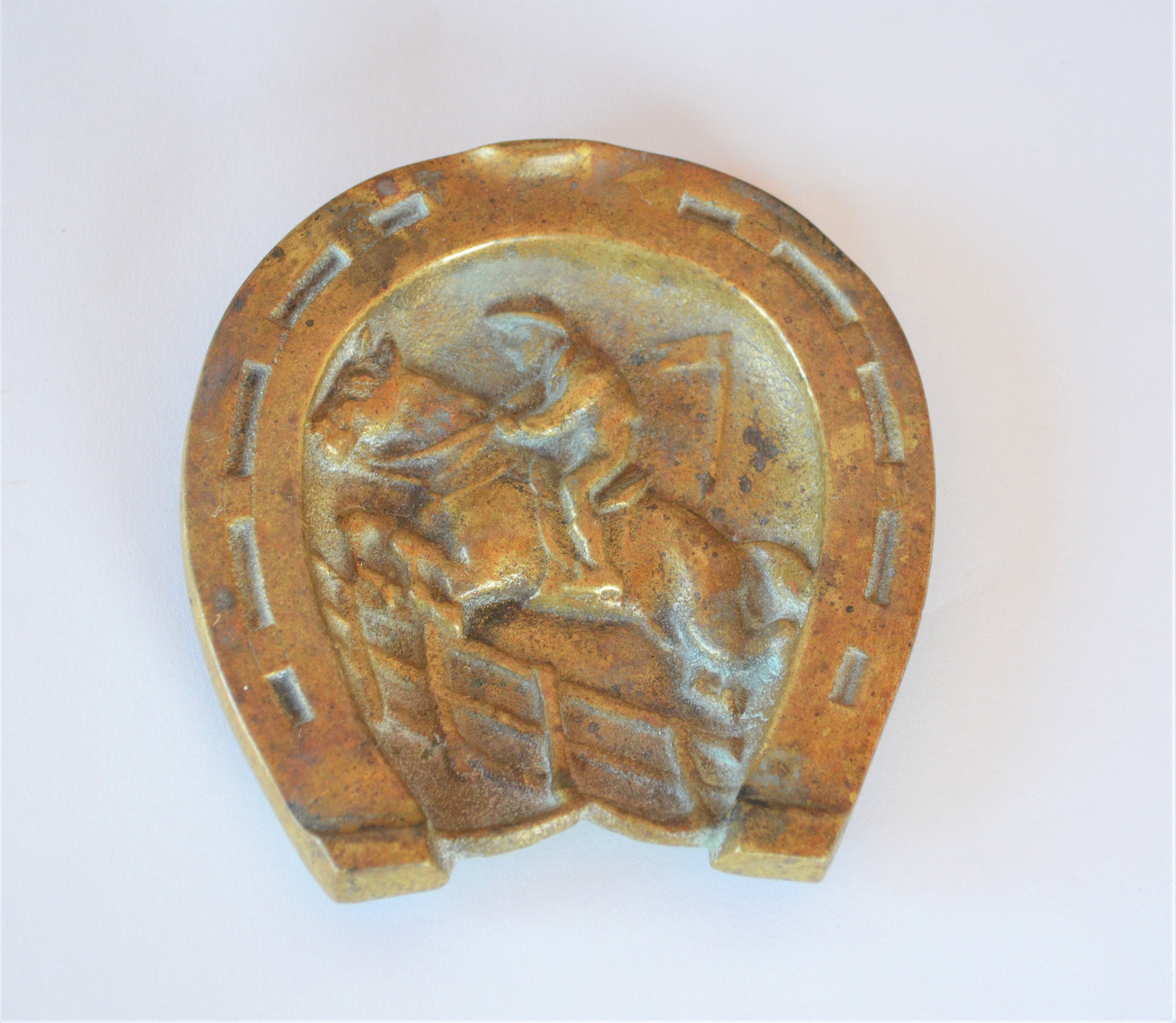 Ashtray Vintage en Fer à Cheval Laiton - Cavalier de Dans Le Plateau d'épingle Forme Plat Babiole