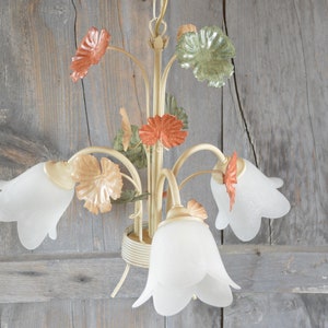 Vintage Franse Toleware Kroonluchter - Tole 3 Takken Hanglamp met Frosted Glass Tulip Lampenkappen - Herfstbladeren - Serre Decor