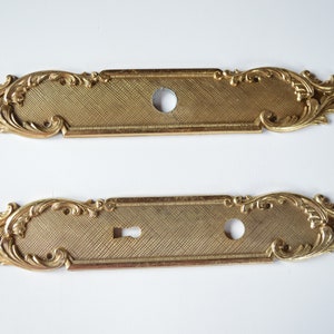 Una placa de dedo de puerta de latón antiguo - Placa de dedo de latón macizo vintage francés - Muebles de puerta provincial francesa - Chateau Chic