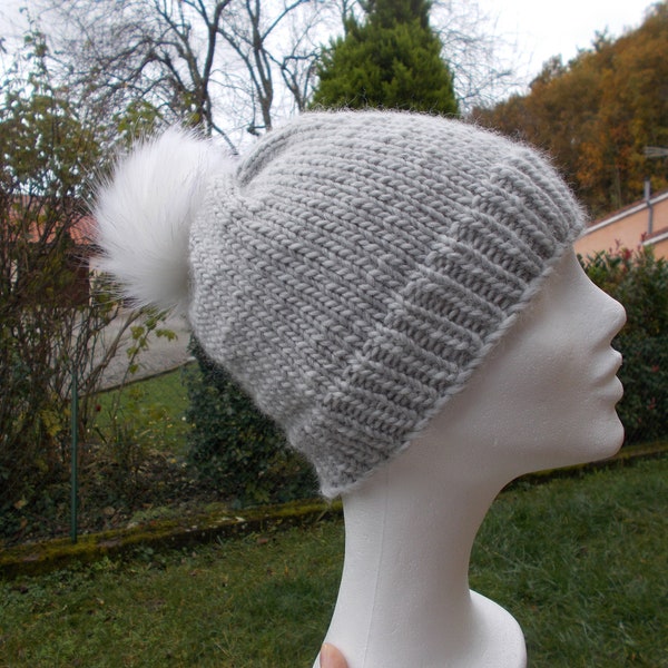 Bonnet femme en laine avec pompon fourrure