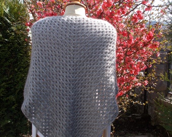 Chale au crochet gris