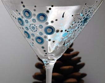 Copa de martini/cóctel de cristal Riedel de 7 oz pintada a mano: diseño de copo de nieve azul y blanco