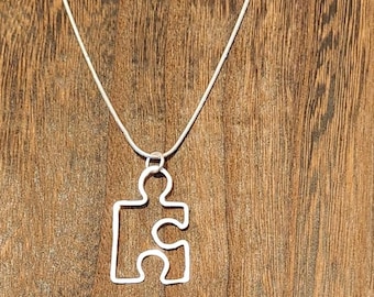 Colgante de pieza de rompecabezas en plata de ley (.925)