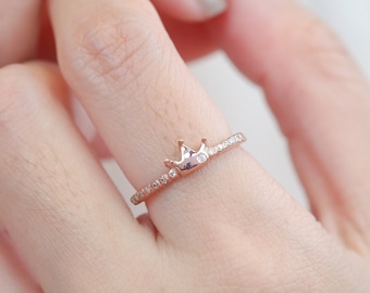 Anello a forma di corona da principessa in argento sterling 925 placcato in oro bianco con diamanti. - Italia