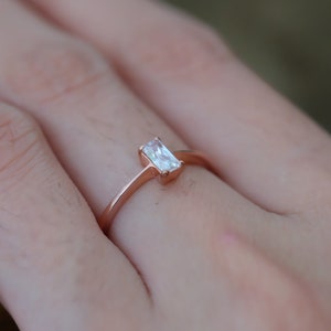 Zierlicher einfacher Baguette Ring,Stacking Ring,Pink Gold Minimalist Ring,einfacher Diamant Ring,Diamant Band CZ zierlicher Ring,Zarter Ring