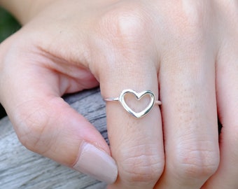 Handgemachter Herzring aus 925er Silber: Minimalistischer Liebesring