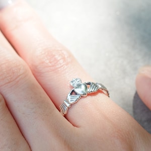 Sterling Silver Irish Claddagh Ring,Love Ring,Friendship Ring,Minimalist ring,Engagement ring,Irish Ring,Celtic Ring,Claddagh Ring