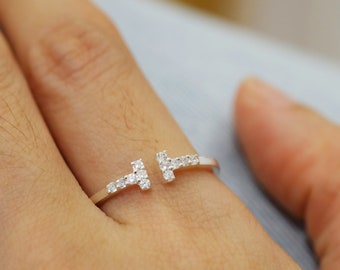 Sterling Silver Round Diamond Bisected Parallel Bar Band Ring 0.09 Cttw Sterling Silver Round Diamond Bisected Parallel Bar Band Ring 0.09 Cttw