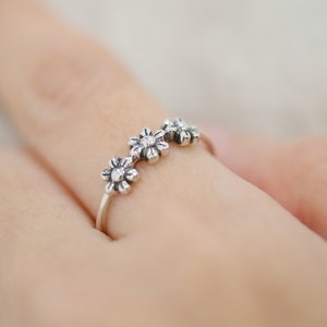 Sterling Silver Three Flower Ring,Floral Jewelry,Flower Ring,Boho Ring,Hippie Ring,Unique Flower Ring,Cute Flower Ring,Holiday Gift