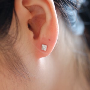 Sterling Silver Hammered Square Stud Earrings,Minimalist Simple Design,Simple Everyday Earrings,Square Studs Earrings,Textured Earrings