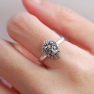 Sterling Silver Lion Ring,Leo Stacking Ring,Oxidized Lion Ring,Lion Head Ring, Boho Rings,Lion Jewelry,Minimalist Ring,Knuckle ring
