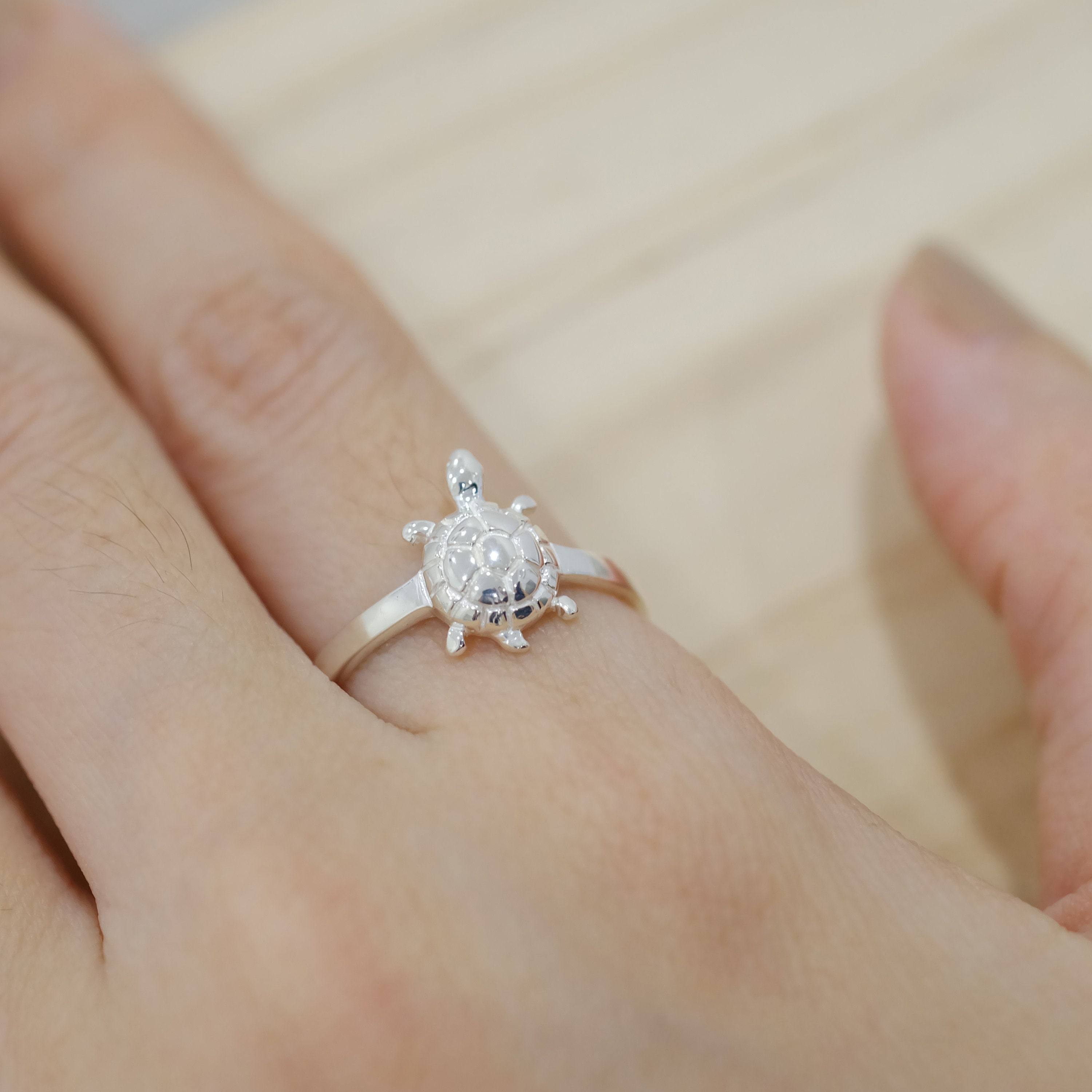Turtle ring with moving deals parts