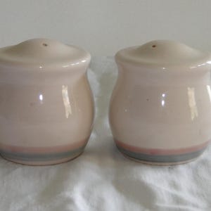 Pfaltzgraff AURA PINK Muster Salz & Pfefferstreuer Set