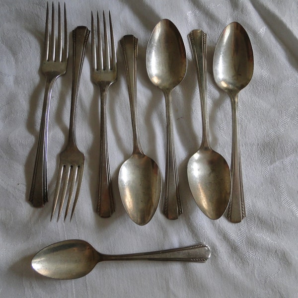 Lot of 8 Assorted Oneida / Carlton Silverplate 1932 MANSFIELD Pattern Flatware