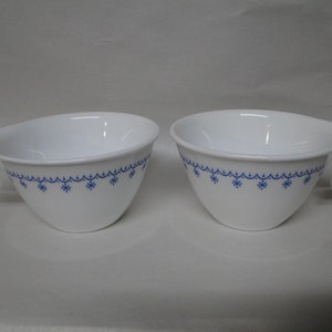 Set of 2 Corning Corelle SNOWFLAKE BLUE Pattern Hook Style Coffee Cups