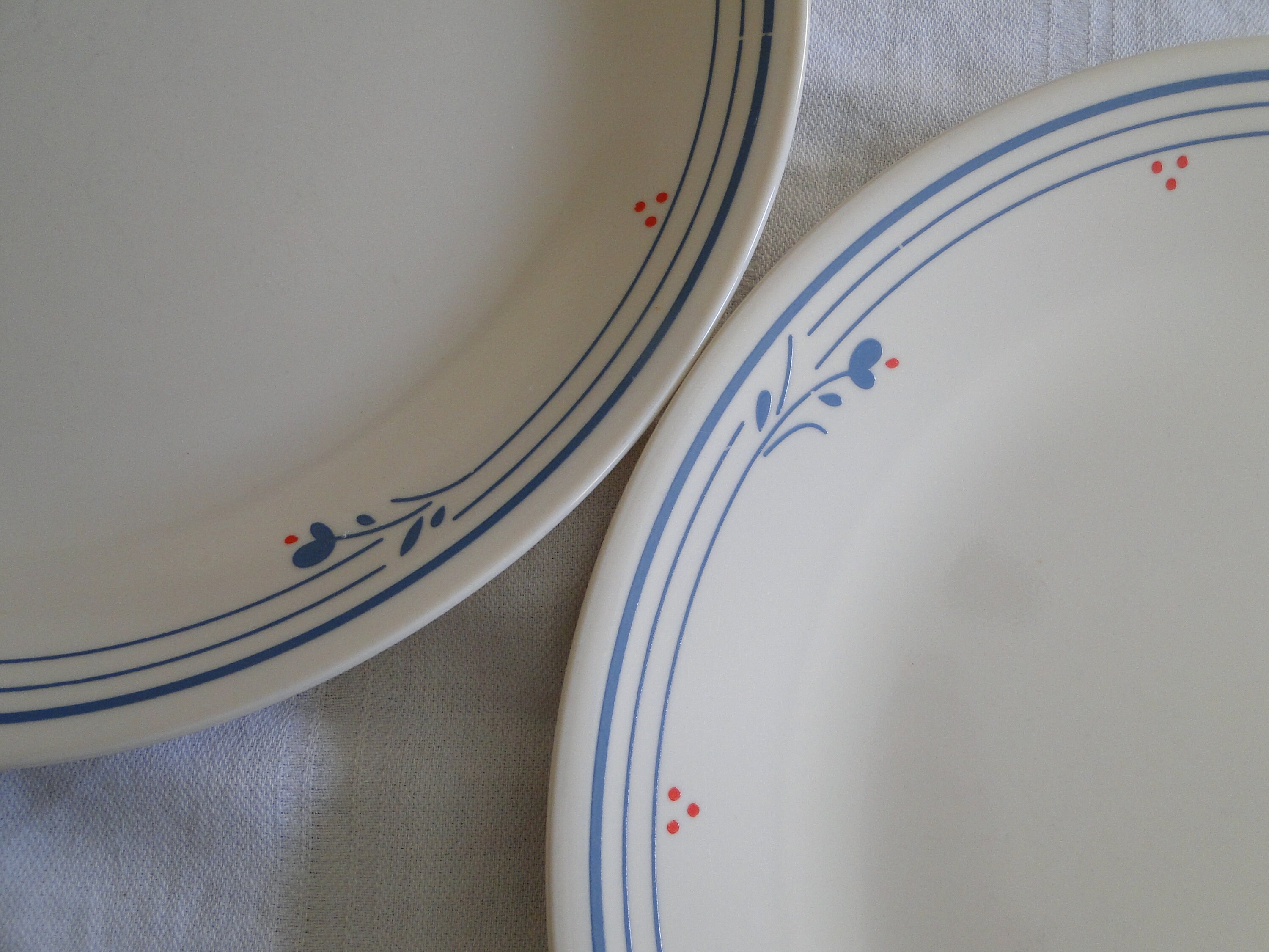 Set of 2 Corning Corelle COUNTRY VIOLETS Pattern 10-1/4