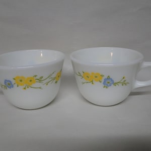 Set of 2 Corning Pyrex FLIRTATION Pattern Milkglass Coffee Cups