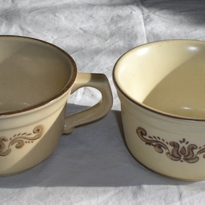 Set of 2 Pfaltzgraff VILLAGE Pattern Coffee Cups