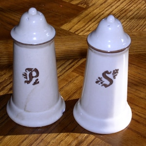 Pfaltzgraff VILLAGE Pattern Salz & Pfeffer Set