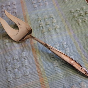 Holmes & Edwards International Silver WOODSONG Pattern Buffet Serving Fork