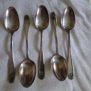 Lot of 5 Oneida / 1881 Rogers Silverplate 1919 CHIPPENDALE Pattern Teaspoons