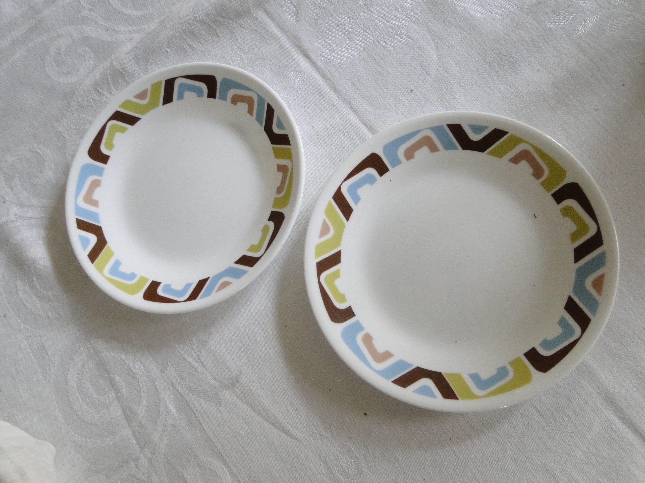 Set of 2 Corning Corelle SQUARED Pattern 6-3/4