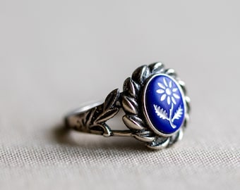 Sterling Silver Ring with Oval Vintage Cabochon