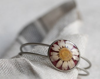 Bangle with genuine Daisy