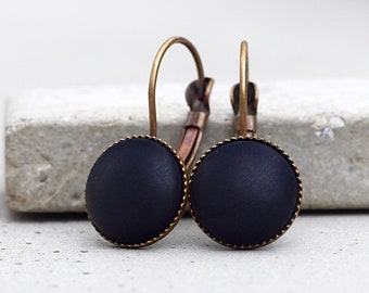 Basic earrings with matt, black Polariscabochon ~ vintage look
