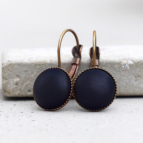 Basic earrings with matt, black gemstone ~ vintage look