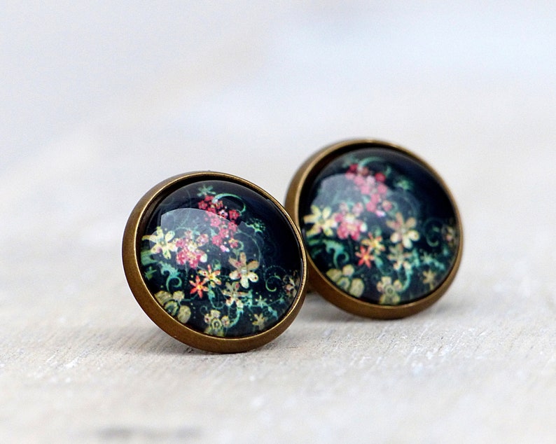 Studs-Vintage Flowers