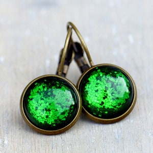 Sparkling green cabochon earrings image 2