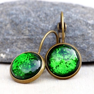 Sparkling green cabochon earrings image 4