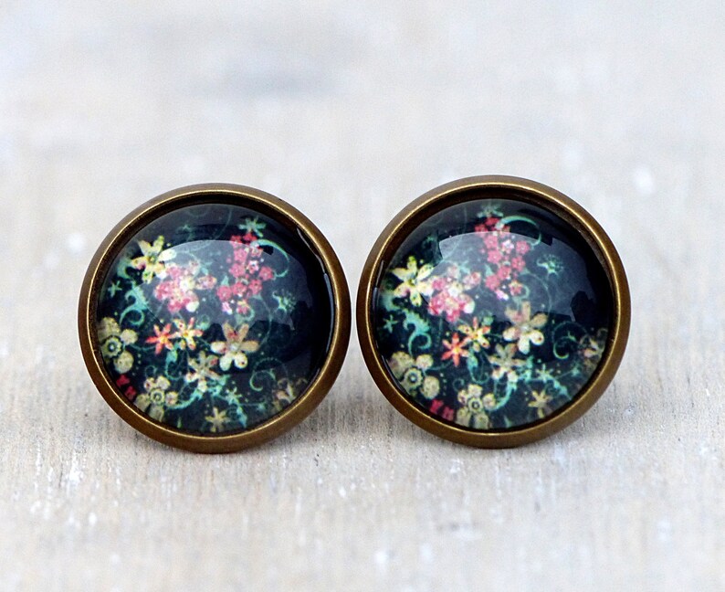 Studs-Vintage Flowers