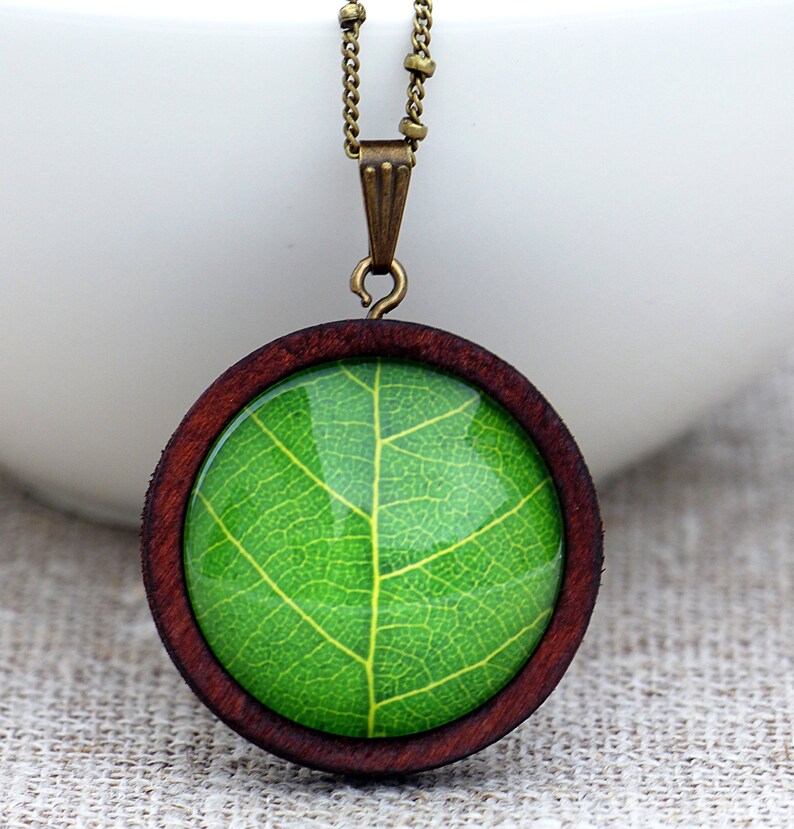 Long necklace made of wood & leaf image 2