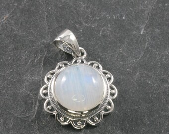 Moonstone in 925 sterling silver, pendant