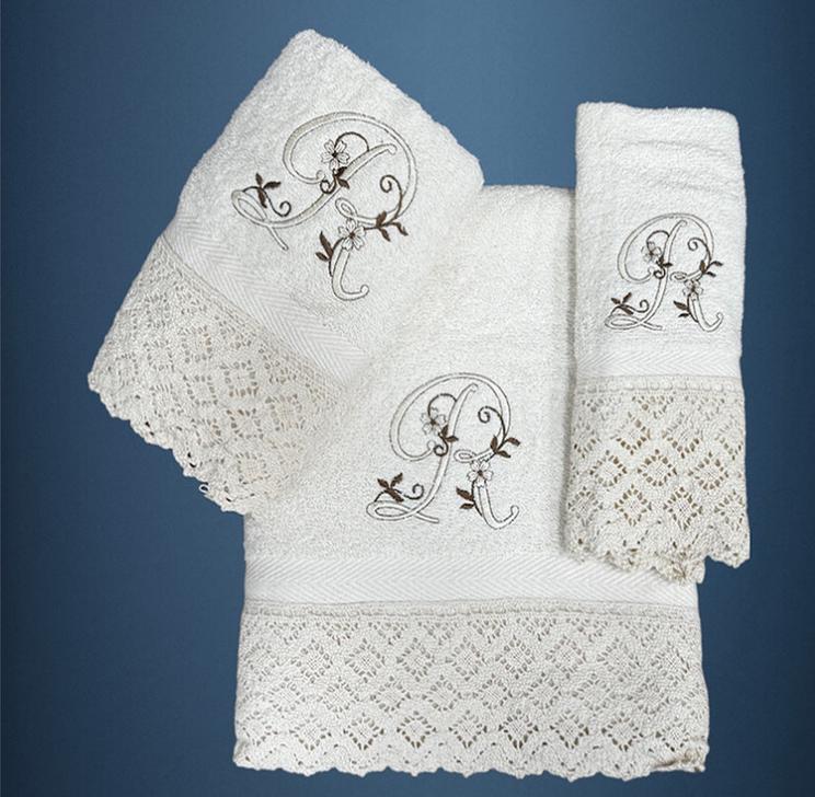 Letter R Set of towels with lace personalized with your initial.