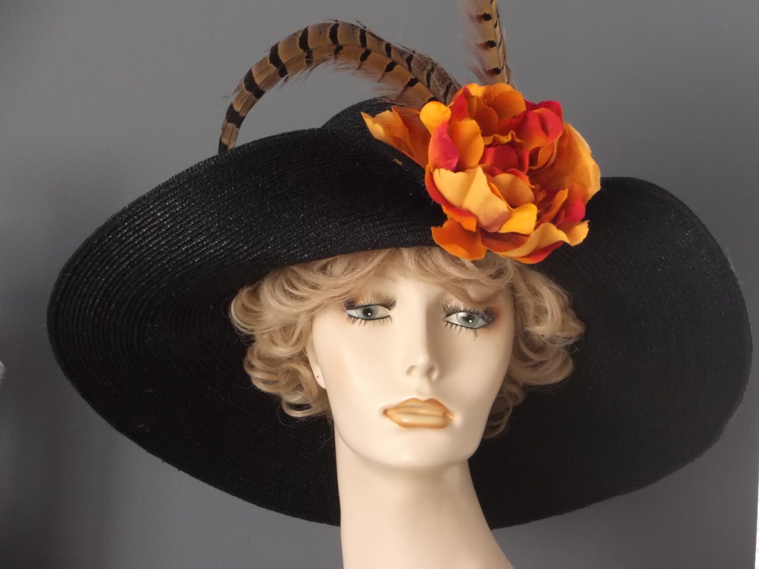 black wide brim hat races