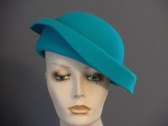 beret type hat
