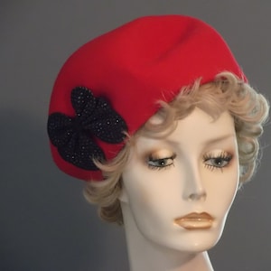 Red felt beret hat,  red beret with black applique, red toque hat, red felt tam, warm winter beret, womens felt hat, church wedding, tam hat