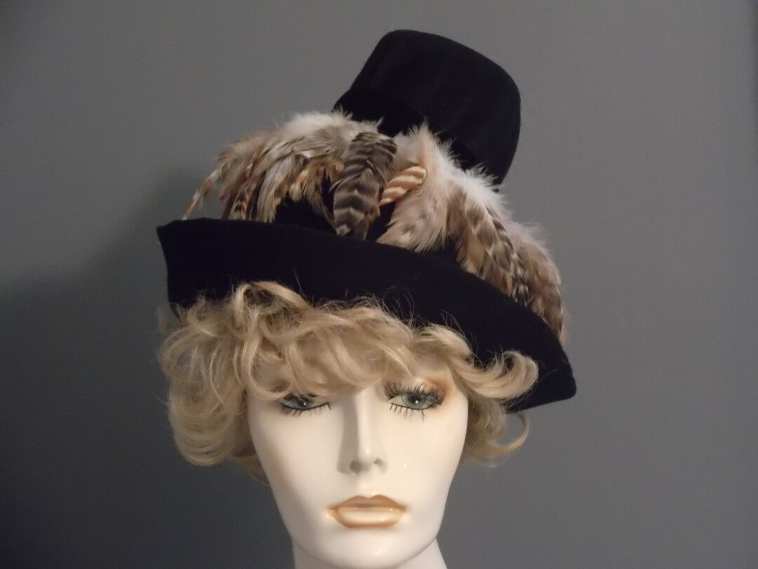 DELIGHTFUL 1940s\' BL;ACK FELT HAT - FOLDED CROWN, BOW & TALL FEATHERS 1940s Feather Hat | Black Wool Felt Tilt Hat With Satin Bow  main image 3