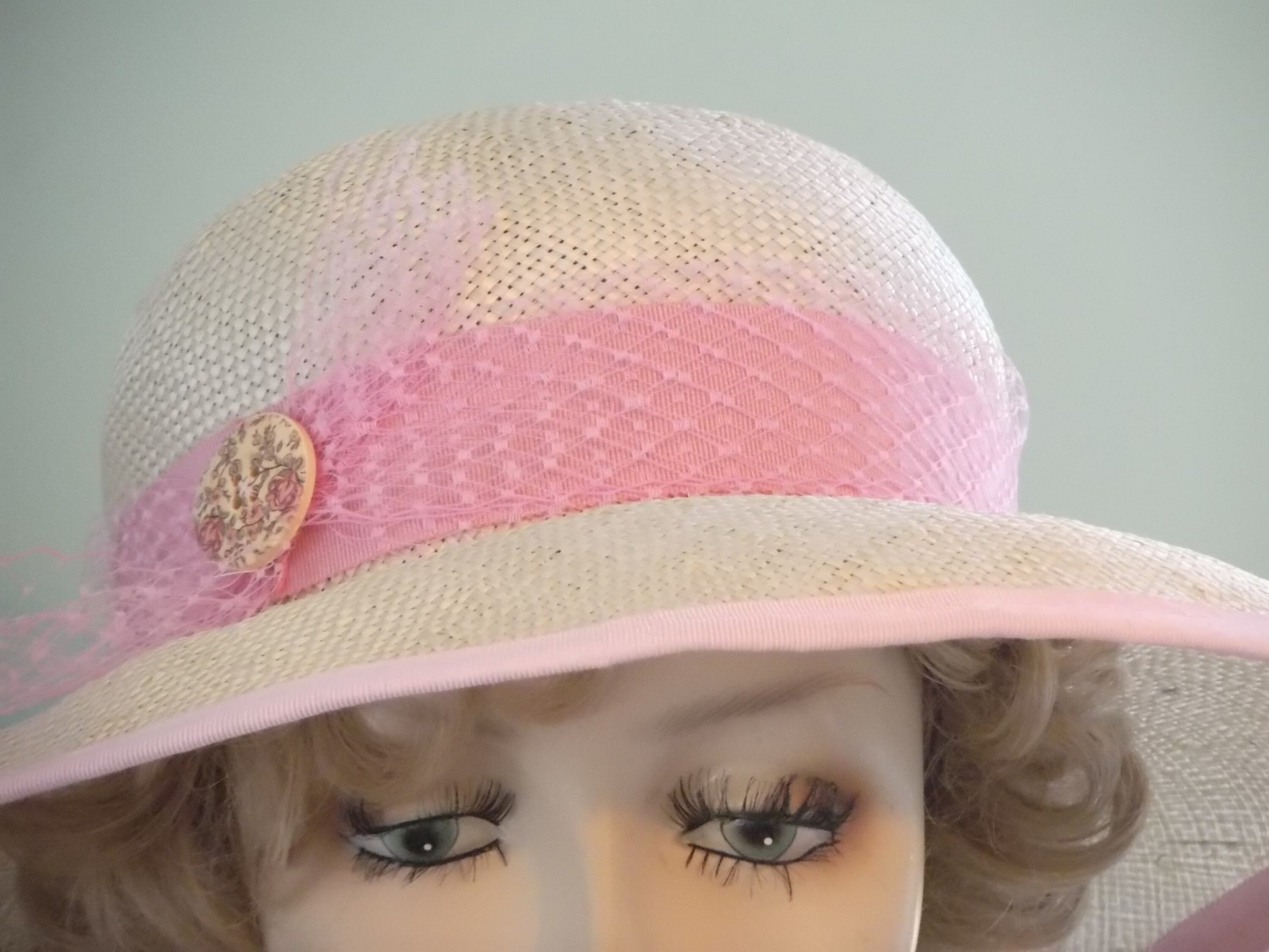 Pink Trimmed Straw Cloche Hat: Vintage Style Wedding Church  display picture 1