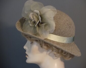 Vintage Style Straw Cloche Hat: Handmade Silk Flower  display picture 1