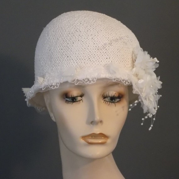 Handmade Bridal Cloche: White Lace Wedding Hat With Pearl  display picture 1